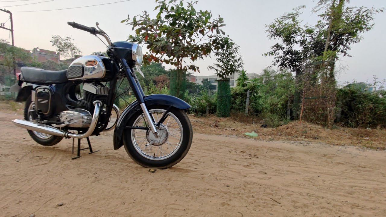 BEST CLASSIC AND VINTAGE 1978 Yezdi B Type Motorcycle Version By Ideal ...