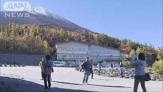 富士山の紅葉始まる　山頂の雪化粧と秋の色の競演(15/10/12)