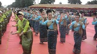 ขนลุกรำถวายจ.นครพนมสาวสวยฟ้อนไหว้พระธาตุพนม