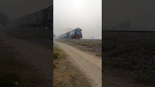 47up Rehman baba Express #viralvideo #train #wazirabadjunction #highspeedtrain #railway #pakrailway