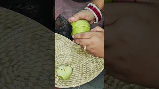 How to cut elephant apple//ସହଜରେ ଓଉ କିପରି କଟିବେ#shorts#viralvideo#trending#youtubeshorts#odia