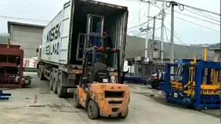 Our factory QT4-18 brick machine load container delivery to UAE