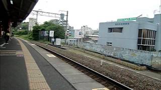 折尾駅を通過する上り貨物列車EH500-46