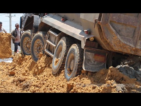 Big Dump Truck Fails Recovery By Komatsu Bulldozer ឡានយីឌុបដឹកដីជាប់ផុង ...