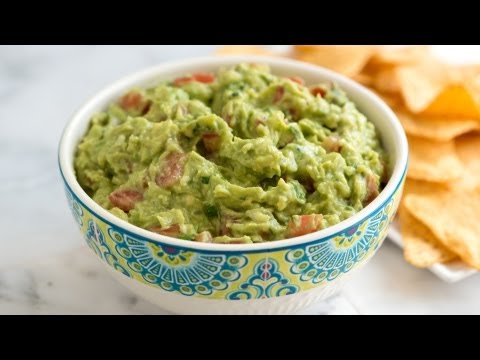 How to Make Fresh Homemade Guacamole - Easy Guacamole Recipe How to Make Fresh Homemade Guacamole - Easy Guacamole Recipe