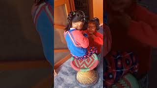 दुई बैनी को #खाँदा खाँदै रिसाएका #शुभ #दिन #nepal #viralvideo