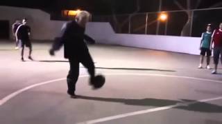 Vovozinho Chapadão jogando Futsal