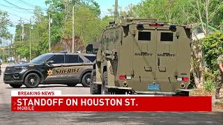 Mobile Co. Sheriff's Office searches for attempted murder suspect after standoff - NBC 15 WPMI