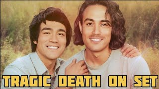 “Brandon Lee’s Tragic Death on The Crow Set | The Truth Behind Hollywood’s Darkest Accident” 💔