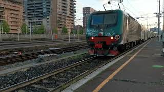 Doppia simmetrica E464 027-413+6 piano ribassato Trenord - Milano Greco - 11/04/2024