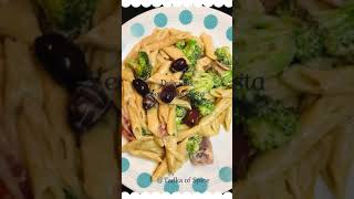 5 Mins Dinner Recipe: Homemade Vegetable Pasta in Alfredo Sauce #vegetarian #pastarecipe #shorts