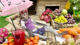 Smart Bim Bim makes watermelon juice and enjoys it in her lazy day