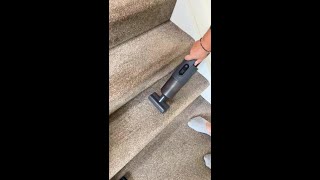 How to clean the stairwell debris with the Brigii H5 handheld vacuum cleaner