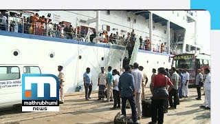 Ockhi Tragedy: 50 Fish Workers Rescued, Taken To Kochi| Mathrubhumi News