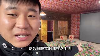 偏僻小山村，因央视记者来访，突然热闹起来，大秧歌都扭起来了！#vlog #记录真实生活 #采蘑菇