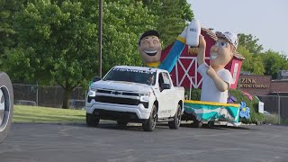 AES 500 Festival Parade floats move into place