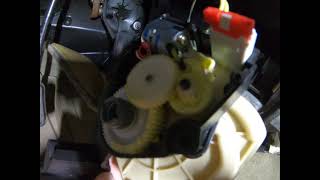 Wolf Town Auto- 2002 Cadillac Deville HVAC Mode Actuator Disassembly- (Gears Clicking Internal View)