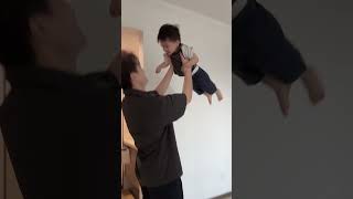 潘爸乐爷：会想爸爸撒娇的可爱宝宝，谁能抵抗住？baby leye \u0026 pan #dadlife #baby #babyboy #family #familygoals