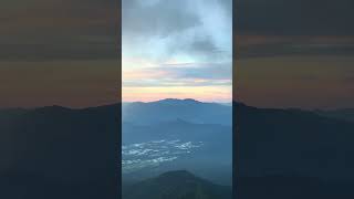 自然の調和：北斗と富士山の雄大な景色。                      Harmony of Nature: Hokuto with Mount Fuji in Japan