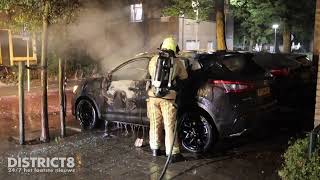 Buurt opgeschrikt door flinke autobrand Jacob Jordaensstraat Den Haag