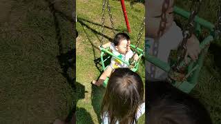 愛らしい赤ちゃん、ブランコで楽しいひととき/ Adorable Baby Having a Blissful Swing Time  #shorts