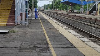 22960 Jamnagar Vadodara Intercity Express Running late \u0026 crossing at Kanjari Boriavi Jn.