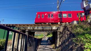 名鉄各務原線市民公園前駅を通過する急行（新鵜沼方面行き）