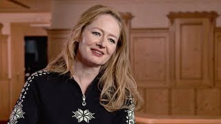 Miranda Otto on Shooting in a Gondola, Weather Variability, and the 'Downhill' Сrew