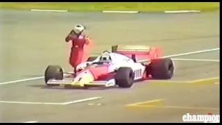 Alain Prost en passe d'essence Hockenheim 1986 pousse sa McLaren