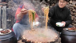 잘 구운 삼겹살과 잘 끓인  라면 이렇게 먹으면 !!!