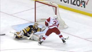 Jensen uses fake slap shot to fool Murray