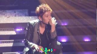 [FANCAM] BEAST (비스트) Doojoon - Clenching a Tight Fist [BEAUTIFUL SHOW 120205]