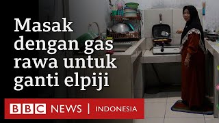 Mandiri energi dengan gas rawa: 'Kami tak perlu lagi masak menggunakan elpiji' - BBC News Indonesia