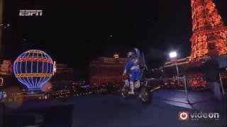 Increíble Salto en moto de el Arco del Triunfo en Las Vegas