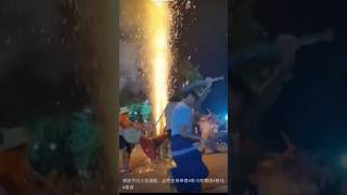 ฟ้อนเจิง ไตลื้อ Fon Chong Tai Lue. Fearless Tai men preforming under fireworks 🎇 #ขับไตลื้