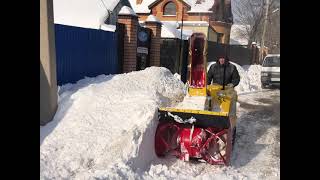 Японская снегоуборочная машина