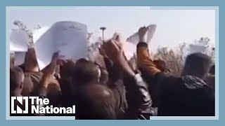 Thousands defy Iraninan police to mourn Mahsa Amini