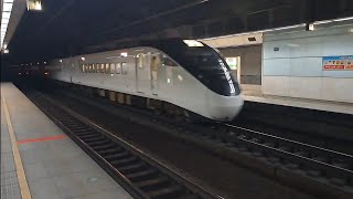 442次樹林發車經由花東線開往台東的EMU3000型十二輛編組EMU3008皮蛋豆腐騰雲號紅色帶新城際自強號列車，141次七堵發車經由山線開往潮州的PP自強號