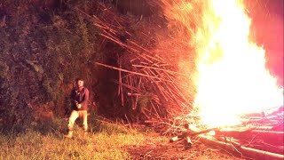 荒廃した孟宗竹林の整備2年目の野焼き～竹山のどて腹に風穴を開けたところです2023/05/31-01