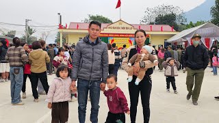 After Tet, Vui's family went to the festival and met Sung A Pao playing a stick pushing game.