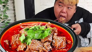 猴哥200元炖一锅牛肉，纯大块牛肉盛一满碗，连汤都要喝光！【胖猴仔】