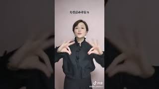 老师用手语舞诠释歌曲，听起来美不胜收阿！