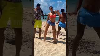 समुद्र के किनारे | Nora fatehi ka Super hot dance 👙 | हुआ वायरल | viral #shorts #viral