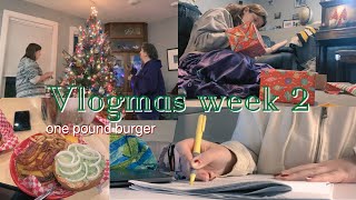 DECORATING THE TREE AND WRAPPING PRESENTS | VLOGMAS WEEK 2