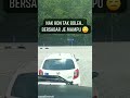 Semua orang yang berada belakang kereta pelatih memandu.. Semua auto dapat buah 