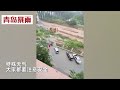 青岛暴雨小区积水，女子被困电梯20分钟呼吸困难，吓到扒门缝求救