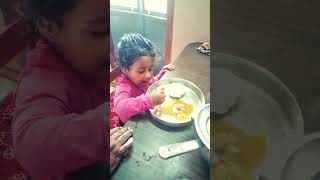 One yr old Laya eating on her own  #viral #shortvideo #coimbatore #coimbatorekusumbu