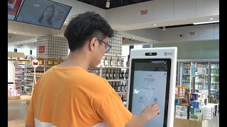 Foreigners Try China’s Unmanned Supermarket! 外国人体验中国的无人超市