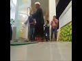 Video lucu saat sholat tarawih || bapak2 nabrak kaca pintu Masjid 🤭🤣🤣🤭