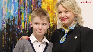 Professora Ucraniana realiza exposição de pintura solidária para ajudar crianças salvas da guerra